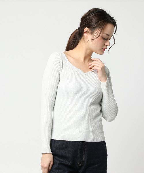 archives(アルシーヴ)の「ハートネックニットプルオーバー(ニット/セーター・レディース・オフホワイト/ブラック/シルバーグレー/レッド・MEDIUM)」の2枚目の写真