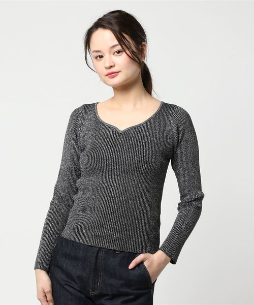 archives(アルシーヴ)の「ハートネックニットプルオーバー(ニット/セーター・レディース・オフホワイト/ブラック/シルバーグレー/レッド・MEDIUM)」の3枚目の写真