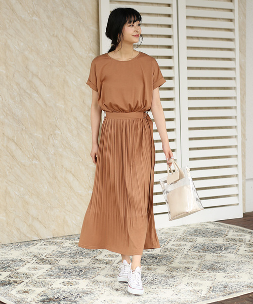 Bou Jeloud（ブージュルード）の「【WEB限定】楽な着心地で綺麗見え◆ベルト付プリーツカットマキシワンピース（ワンピース・レディース・グリーン/キャメル/ブラック/ブラウン・FREE）」の13枚目の写真