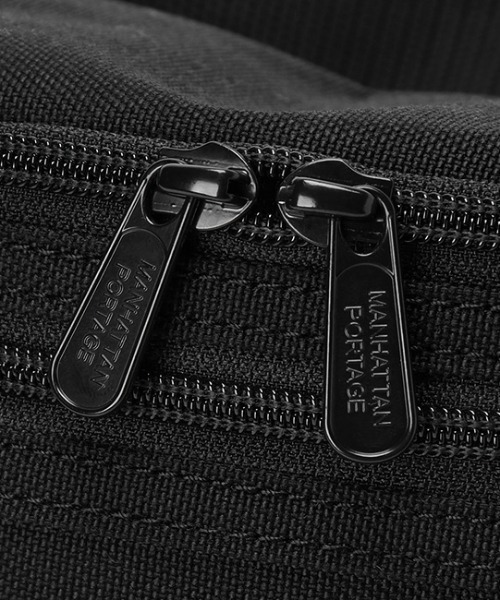 Manhattan Portage（マンハッタンポーテージ）の「Alleycat Waist Bag Large（ボディバッグ/ウエストポーチ・メンズ・ブラック・SMALL）」の2枚目の写真