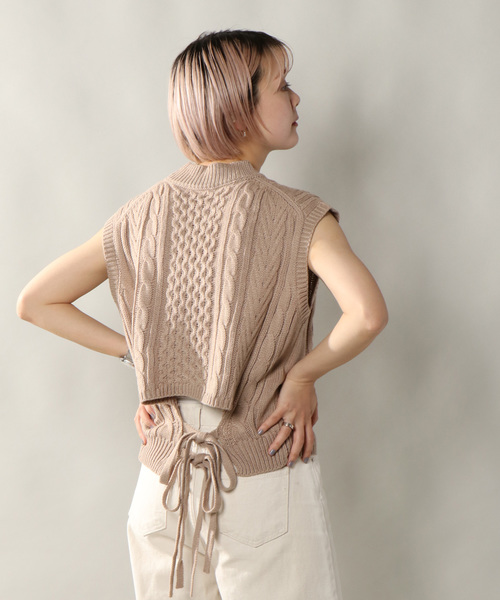 notch.（ノッチ）の「バックリボンニットベスト（ベスト・レディース・チャコールグレー/ベージュ/オフホワイト・M）」の3枚目の写真