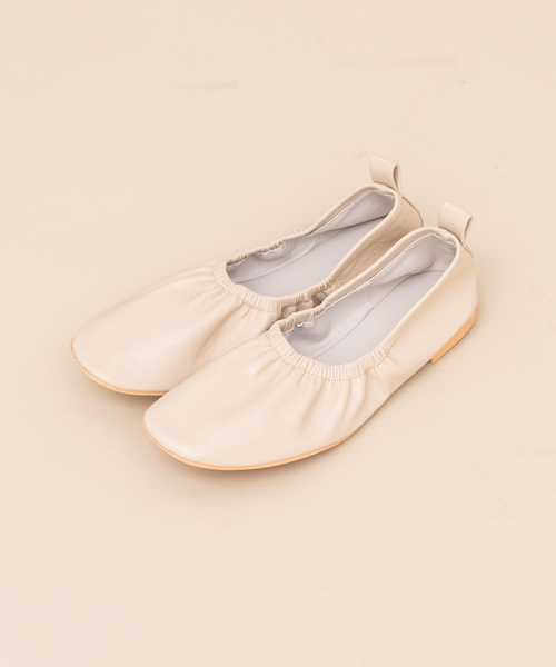 Aunt Marie's(アントマリーズ)の「AUNT MARIE'S Relaxバレエパンプス(パンプス・レディース・ホワイト/ブラック・MEDIUM/LARGE)」の1枚目の写真