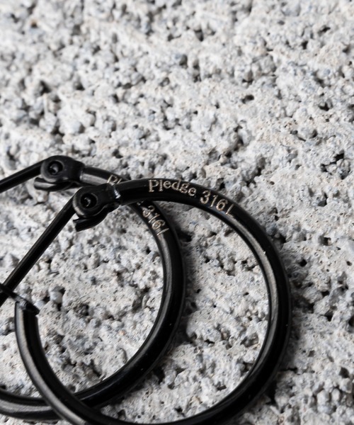 Pledge（プレッジ）の「/Pledge(プレッジ)/フープ ピアス（ペア）（ピアス（両耳用）・メンズ・ブラック/シルバー/ゴールド・FREE）」の4枚目の写真