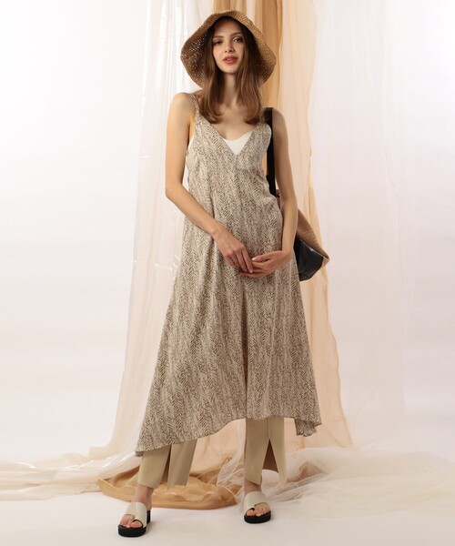 NINE(ナイン)の「センタースリットニットパンツ(その他パンツ・レディース・ダークブラウン/サックスブルー/ゴールド・1/0)」の4枚目の写真