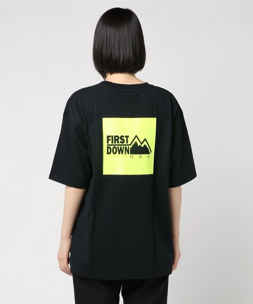 FIRST DOWN(ファーストダウン)の「FIRST DOWN/ファーストダウン ビッグシルエット ワンポイント ロゴ刺繍/バックプリント Tシャツ(Tシャツ/カットソー・メンズ・ブラック/ホワイト/ホワイト系その他2/ホワイト系その他/ブラック系その他・M/L/XL)」の8枚目の写真