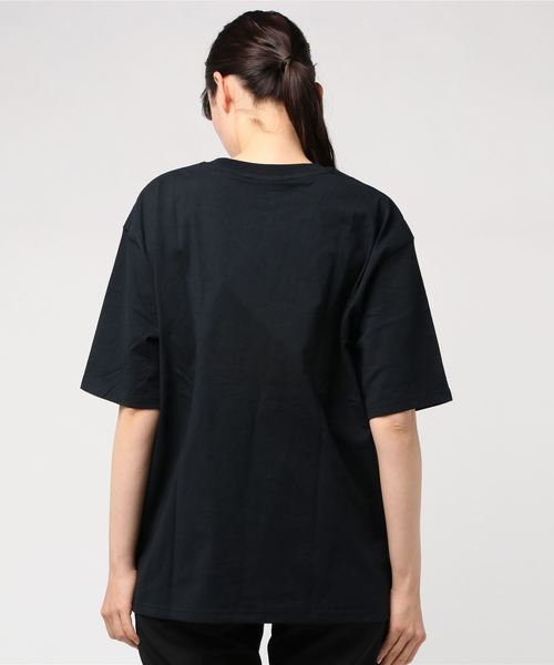 FIRST DOWN(ファーストダウン)の「FIRST DOWN/ファーストダウン ビッグシルエット ワンポイント ロゴ刺繍/バックプリント Tシャツ(Tシャツ/カットソー・メンズ・ブラック/ホワイト/ホワイト系その他2/ホワイト系その他/ブラック系その他・M/L/XL)」の7枚目の写真