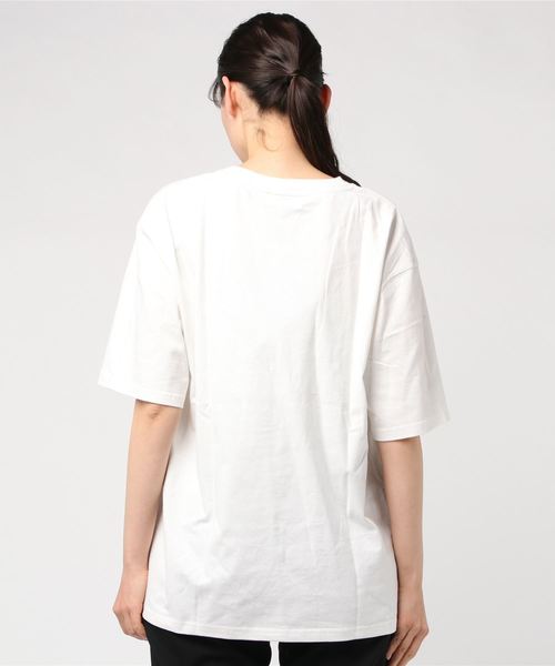 FIRST DOWN(ファーストダウン)の「FIRST DOWN/ファーストダウン ビッグシルエット ワンポイント ロゴ刺繍/バックプリント Tシャツ(Tシャツ/カットソー・メンズ・ブラック/ホワイト/ホワイト系その他2/ホワイト系その他/ブラック系その他・M/L/XL)」の10枚目の写真