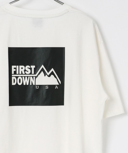 FIRST DOWN(ファーストダウン)の「FIRST DOWN/ファーストダウン ビッグシルエット ワンポイント ロゴ刺繍/バックプリント Tシャツ(Tシャツ/カットソー・メンズ・ブラック/ホワイト/ホワイト系その他2/ホワイト系その他/ブラック系その他・M/L/XL)」の1枚目の写真