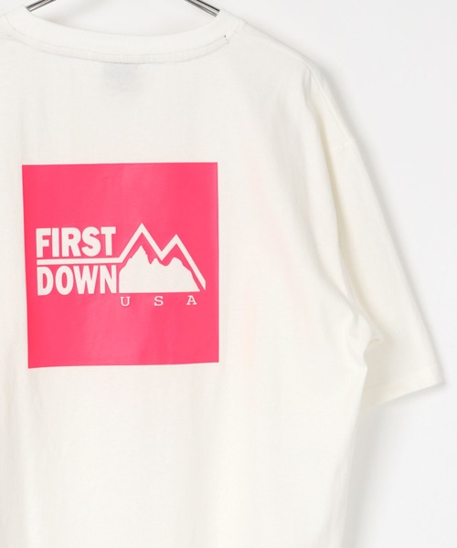 FIRST DOWN(ファーストダウン)の「FIRST DOWN/ファーストダウン ビッグシルエット ワンポイント ロゴ刺繍/バックプリント Tシャツ(Tシャツ/カットソー・メンズ・ブラック/ホワイト/ホワイト系その他2/ホワイト系その他/ブラック系その他・M/L/XL)」の3枚目の写真