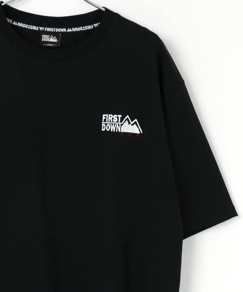 FIRST DOWN(ファーストダウン)の「FIRST DOWN/ファーストダウン ビッグシルエット ワンポイント ロゴ刺繍/バックプリント Tシャツ(Tシャツ/カットソー・メンズ・ブラック/ホワイト/ホワイト系その他2/ホワイト系その他/ブラック系その他・M/L/XL)」の4枚目の写真
