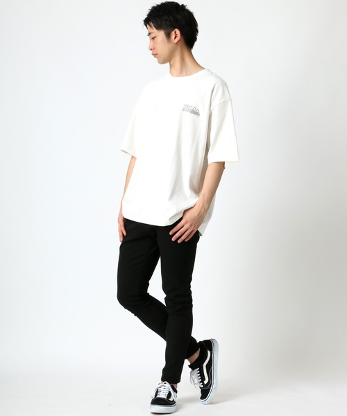 FIRST DOWN(ファーストダウン)の「FIRST DOWN/ファーストダウン ビッグシルエット ワンポイント ロゴ刺繍/バックプリント Tシャツ(Tシャツ/カットソー・メンズ・ブラック/ホワイト/ホワイト系その他2/ホワイト系その他/ブラック系その他・M/L/XL)」の17枚目の写真