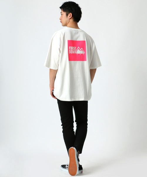FIRST DOWN(ファーストダウン)の「FIRST DOWN/ファーストダウン ビッグシルエット ワンポイント ロゴ刺繍/バックプリント Tシャツ(Tシャツ/カットソー・メンズ・ブラック/ホワイト/ホワイト系その他2/ホワイト系その他/ブラック系その他・M/L/XL)」の16枚目の写真