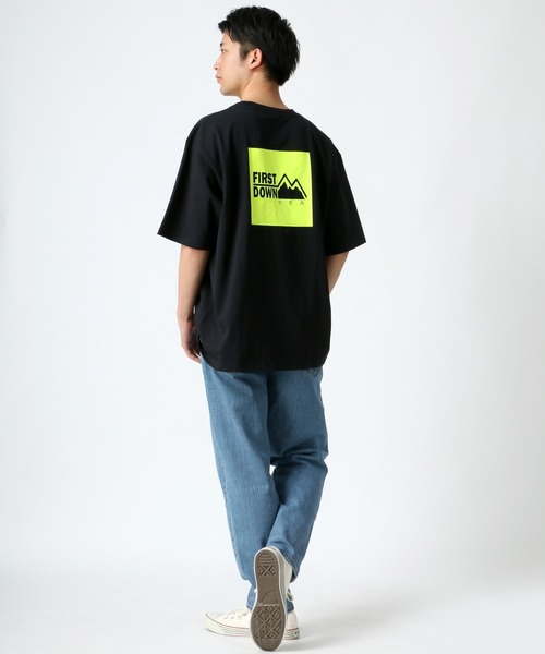 FIRST DOWN(ファーストダウン)の「FIRST DOWN/ファーストダウン ビッグシルエット ワンポイント ロゴ刺繍/バックプリント Tシャツ(Tシャツ/カットソー・メンズ・ブラック/ホワイト/ホワイト系その他2/ホワイト系その他/ブラック系その他・M/L/XL)」の20枚目の写真