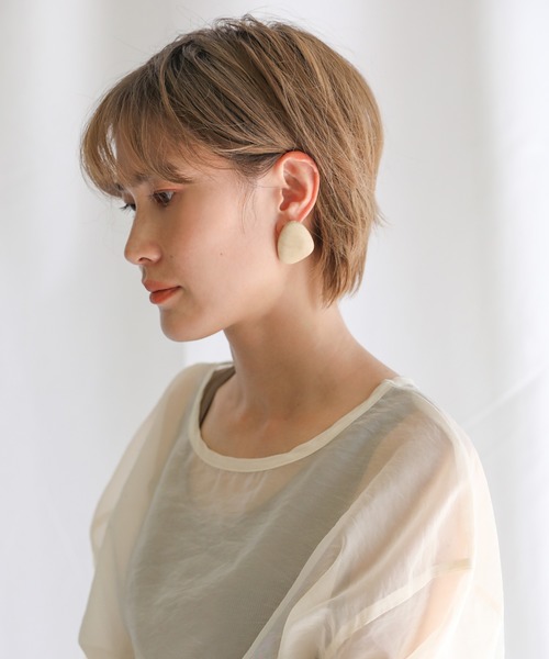 select MOCA（セレクトモカ）の「ウッドストーンピアス（ピアス（両耳用）・レディース・ブラウン/アイボリー/ライトブラウン・FREE）」の4枚目の写真