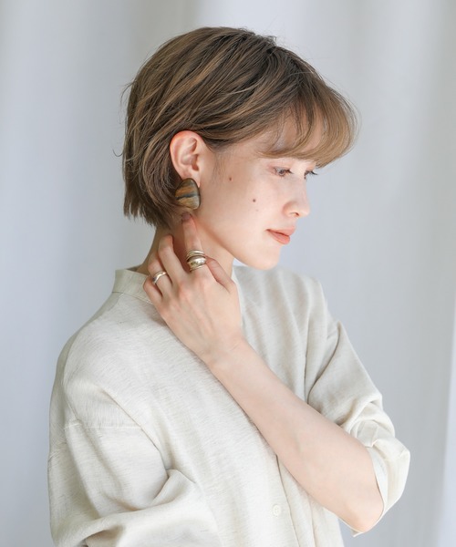 select MOCA（セレクトモカ）の「ウッドストーンピアス（ピアス（両耳用）・レディース・ブラウン/アイボリー/ライトブラウン・FREE）」の5枚目の写真