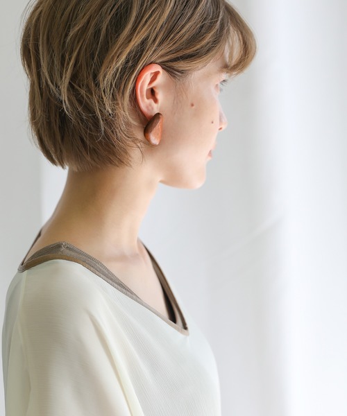 select MOCA（セレクトモカ）の「ウッドストーンピアス（ピアス（両耳用）・レディース・ブラウン/アイボリー/ライトブラウン・FREE）」の10枚目の写真