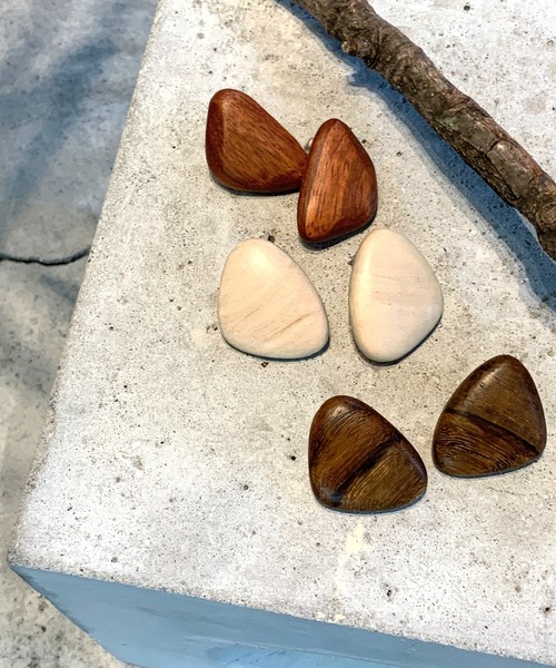 select MOCA（セレクトモカ）の「ウッドストーンピアス（ピアス（両耳用）・レディース・ブラウン/アイボリー/ライトブラウン・FREE）」の16枚目の写真