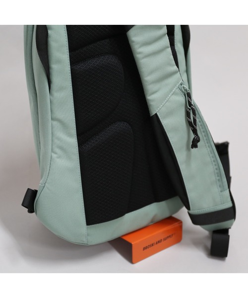 wdl.（ワームデザインラボ）の「Minimal Daily Sling（ボディバッグ/ウエストポーチ・メンズ・ネイビー/ベージュ/ブラック/ライトグレー/ダークネイビー/バーガンディー・FREE）」の15枚目の写真