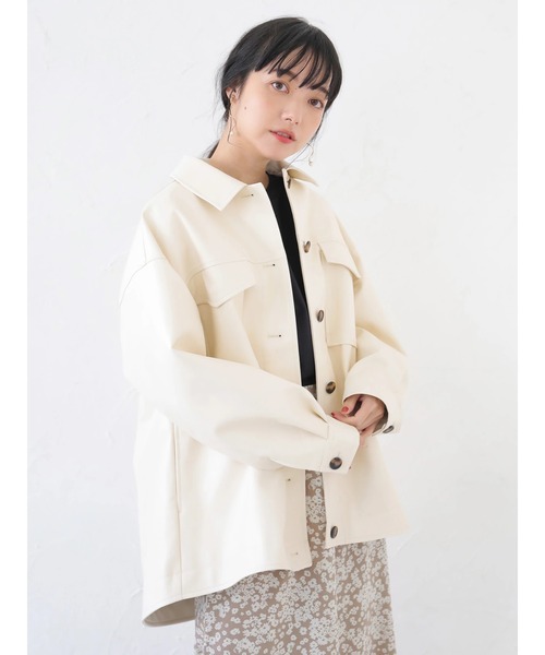 earth music&ecology（アースミュージックアンドエコロジー）の「フェイクレザーCPOシャツジャケット ＊（ミリタリージャケット・レディース・ブラウン/アイボリー/ピンクベージュ・FREE）」の5枚目の写真