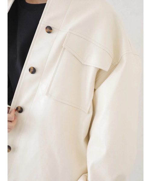 earth music&ecology（アースミュージックアンドエコロジー）の「フェイクレザーCPOシャツジャケット ＊（ミリタリージャケット・レディース・ブラウン/アイボリー/ピンクベージュ・FREE）」の10枚目の写真