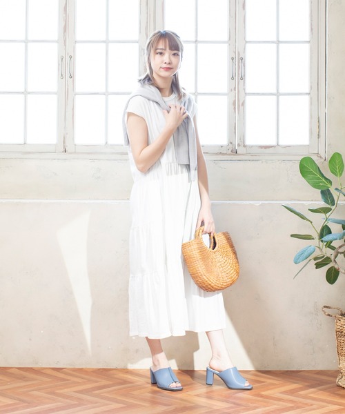 menue(メヌエ)の「スクエアトゥセンターシーム7cmヒールミュール(サンダル・レディース・アイボリー/ブラック/ブルー系その他/パイソン・L/M/XS/XXS/LL/S/3L)」の14枚目の写真