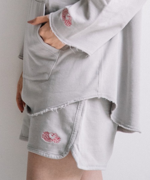 FRUIT OF THE LOOM(フルーツオブザルーム)の「パイピング ショートパンツ / スウェット / ウエストゴム / らくちん / ワンポイントロゴ / セットアップ(スウェットパンツ・レディース・グレー/ブラウン/グリーン/オレンジ・M/L)」の2枚目の写真