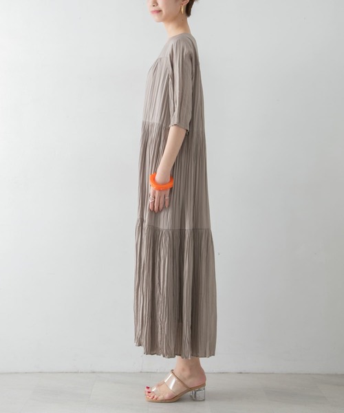 URBAN RESEARCH（アーバンリサーチ）の「5分袖ランダムプリーツティアードワンピース（ワンピース・レディース・カーキ/ネイビー/ベージュ・FREE）」の6枚目の写真