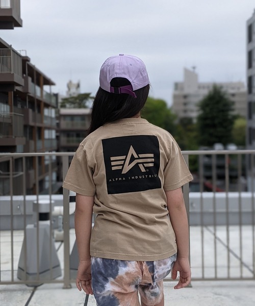 Alpha Industries(アルファインダストリーズ)の「ALPHA/アルファ キッズ フライングAマークバックプリントTEE(Tシャツ/カットソー・キッズ・ホワイト/ネイビー/ベージュ・130/140/150)」の2枚目の写真
