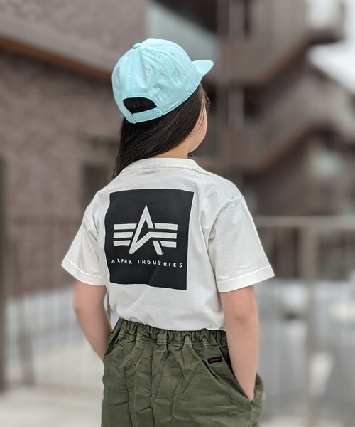 Alpha Industries(アルファインダストリーズ)の「ALPHA/アルファ キッズ フライングAマークバックプリントTEE(Tシャツ/カットソー・キッズ・ホワイト/ネイビー/ベージュ・130/140/150)」の1枚目の写真