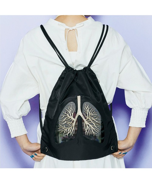 Kraso(クラソ)の「KAWAII COMPANY わたしの気分を軽くする FLY-HIGHリュック(バックパック/リュック・レディース・ブラック×ゴールド・ONE SIZE)」の10枚目の写真