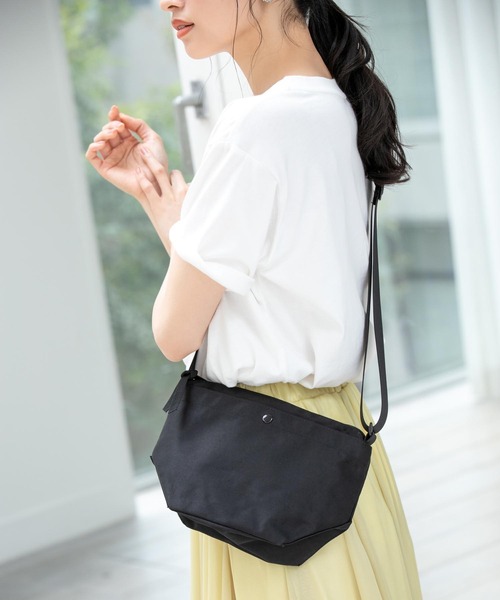 Edit Sheen(エディットシーン)の「ユニセックスシンプルナイロンサコッシュ(ボディバッグ/ウエストポーチ・レディース・ベージュ/ブラック/オレンジ・FREE)」の12枚目の写真