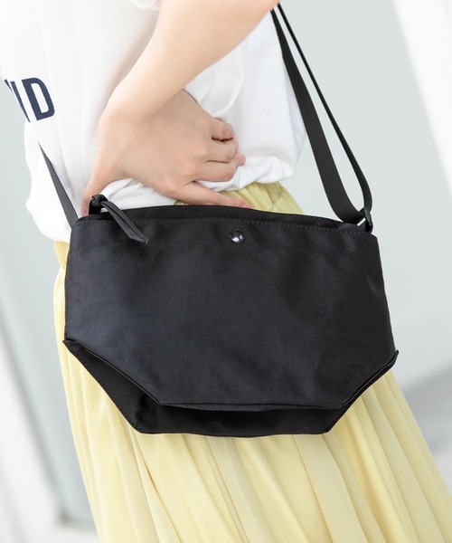 Edit Sheen(エディットシーン)の「ユニセックスシンプルナイロンサコッシュ(ボディバッグ/ウエストポーチ・レディース・ベージュ/ブラック/オレンジ・FREE)」の11枚目の写真