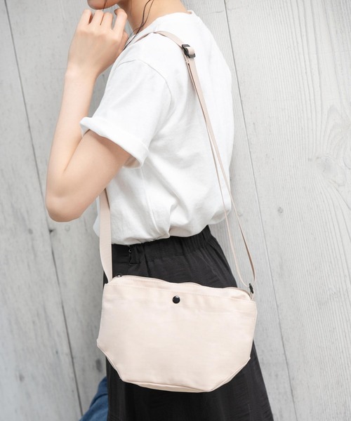 Edit Sheen(エディットシーン)の「ユニセックスシンプルナイロンサコッシュ(ボディバッグ/ウエストポーチ・レディース・ベージュ/ブラック/オレンジ・FREE)」の17枚目の写真