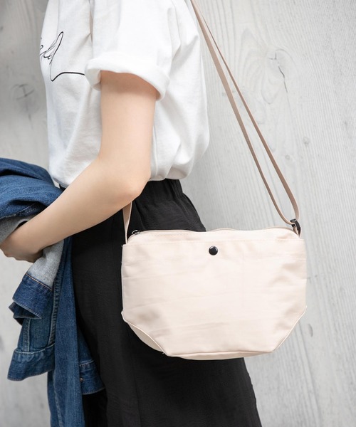 Edit Sheen(エディットシーン)の「ユニセックスシンプルナイロンサコッシュ(ボディバッグ/ウエストポーチ・レディース・ベージュ/ブラック/オレンジ・FREE)」の16枚目の写真