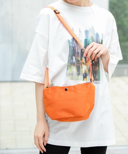 Edit Sheen(エディットシーン)の「ユニセックスシンプルナイロンサコッシュ(ボディバッグ/ウエストポーチ・レディース・ベージュ/ブラック/オレンジ・FREE)」の22枚目の写真