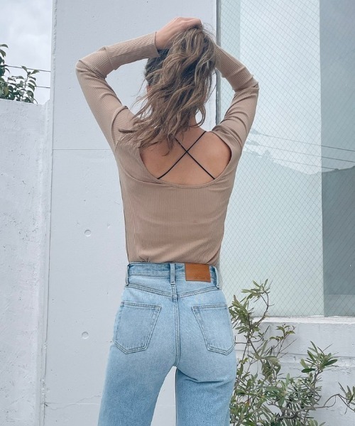 Vicente（ヴィセンテ）の「Back cross camisole　【カップ付き】（キャミソール・レディース・ブラック/ベージュ/ブルー・FREE）」の4枚目の写真