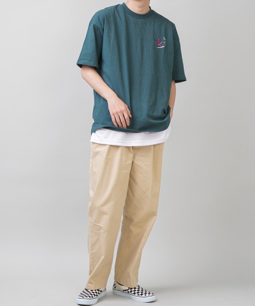 SPINNS（スピンズ）の「【ゆったりシルエット】リーフデザインバックプリント半袖Tシャツ（Tシャツ/カットソー・メンズ・スミクロ/ホワイト/イエロー/ダークグリーン・ONESIZE）」の18枚目の写真