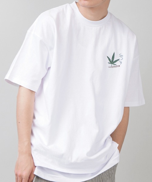 SPINNS（スピンズ）の「【ゆったりシルエット】リーフデザインバックプリント半袖Tシャツ（Tシャツ/カットソー・メンズ・スミクロ/ホワイト/イエロー/ダークグリーン・ONESIZE）」の10枚目の写真