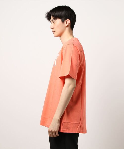 Levi's(リーバイス)の「【Levi's】セリフロゴグラフィックTシャツ(Tシャツ/カットソー・メンズ・ピンク・M/S/L)」の2枚目の写真