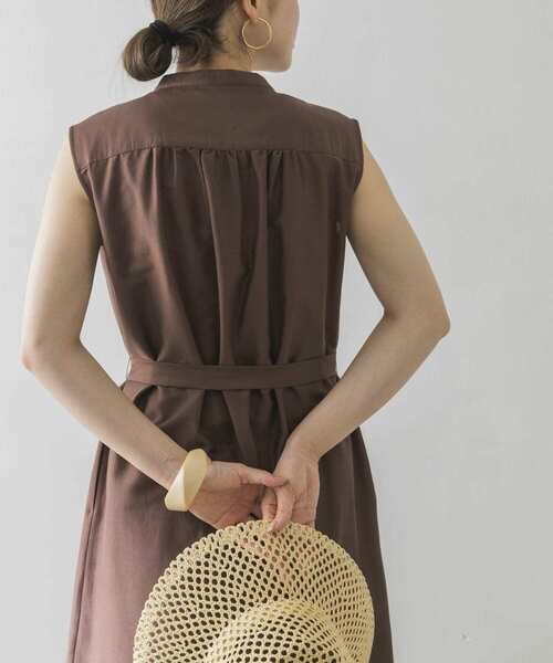 URBAN RESEARCH(アーバンリサーチ)の「コットンシルクギャザーノースリーブワンピース(ワンピース・レディース・ブラウン系その他/パープル系その他/ブラック・FREE)」の18枚目の写真
