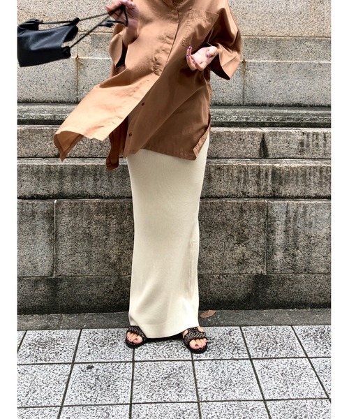 ulu（ウル）の「original Long rib tight skirt（スカート・レディース・ネイビー/クリーム・FREE）」の4枚目の写真