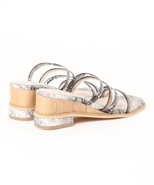 Realta(レアルタ)の「Realta(レアルタ) クリア素材のスクエアミュール サンダル(サンダル・レディース・ブラウン/ホワイト/パイソン/ブラック・L/M/S/LL)」の5枚目の写真