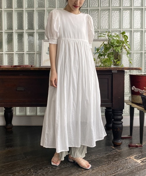 AS KNOW AS PINKY(アズノゥアズピンキー)の「バック見せ大胆ギャザワンピース(ワンピース・レディース・ホワイト/ブラック/ベージュ・FREE)」の2枚目の写真