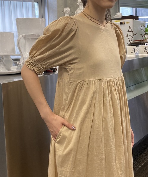 AS KNOW AS PINKY(アズノゥアズピンキー)の「バック見せ大胆ギャザワンピース(ワンピース・レディース・ホワイト/ブラック/ベージュ・FREE)」の21枚目の写真