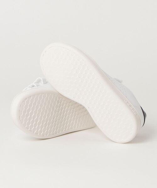 adidas（アディダス）の「ｱﾃﾞｨﾀﾞｽ ADVANCOURTC　FW2589（スニーカー・キッズ・ホワイト・21.0cm/19.0cm/20.0cm/18.0cm/17.0cm）」の3枚目の写真