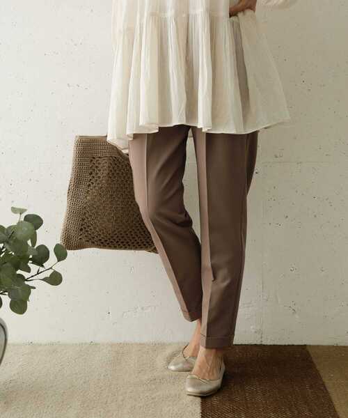 URBAN RESEARCH DOORS（アーバンリサーチドアーズ）の「ストレッチテーパードイージーパンツ（その他パンツ・レディース・モカ/ブラック・38/34/36）」の4枚目の写真