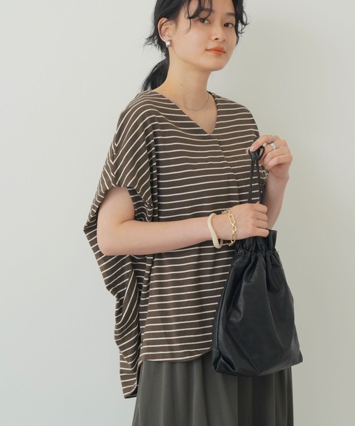 AMERICAN HOLIC(アメリカンホリック)の「ボーダーVネックサイドタックカットプルオーバー(Tシャツ/カットソー・レディース・ブラウン/ホワイト系その他4/ブラック系その他4・M/L)」の3枚目の写真