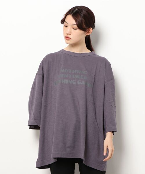 Samansa Mos2(サマンサ モスモス)の「ロゴプリントポンチョTシャツ(Tシャツ/カットソー・レディース・ベージュ/パープル/イエロー/チャコール・フリ-)」の4枚目の写真