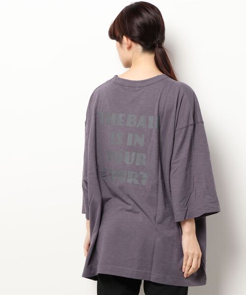 Samansa Mos2(サマンサ モスモス)の「ロゴプリントポンチョTシャツ(Tシャツ/カットソー・レディース・ベージュ/パープル/イエロー/チャコール・フリ-)」の8枚目の写真