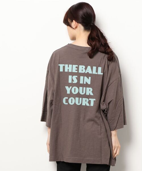 Samansa Mos2(サマンサ モスモス)の「ロゴプリントポンチョTシャツ(Tシャツ/カットソー・レディース・ベージュ/パープル/イエロー/チャコール・フリ-)」の7枚目の写真